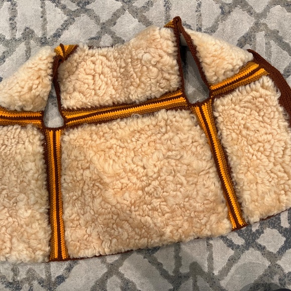 Cozy Kids' Shearling Vest with Brown Accents - Picture 5 of 5